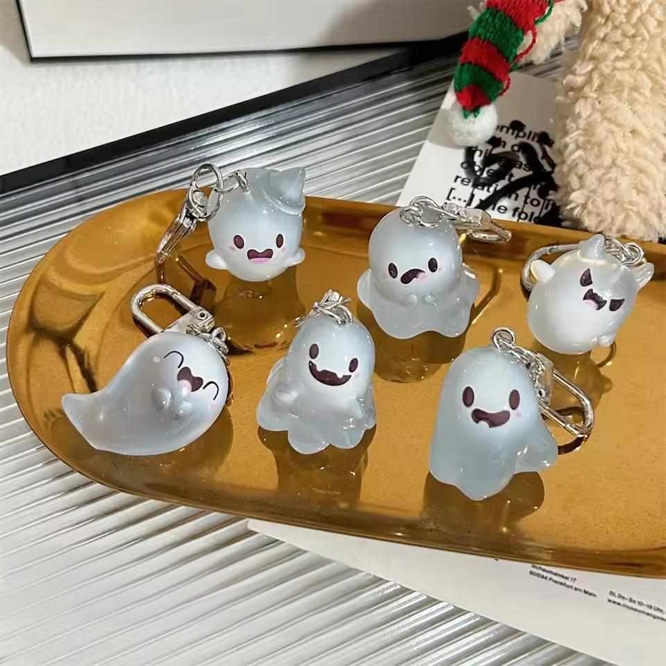 Resin Art Hanging - Breloczek na Halloween z żelkowym duchem,
